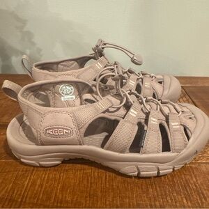 NWOB Womens Keen Newport H2 Monochrome/Fawn Waterproof Sport Sandals Size 8